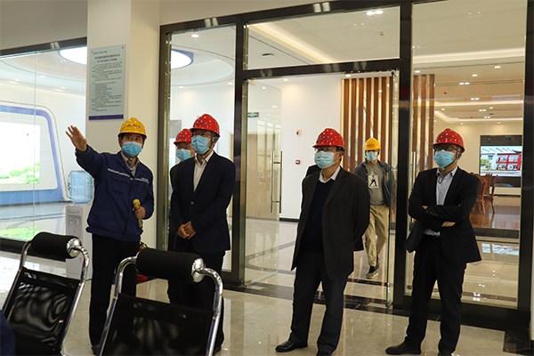 1588044237897967.jpg 參觀(guān)中控室.jpg