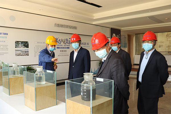 1588044258480995.jpg 參觀(guān)垃圾吊操作間.jpg