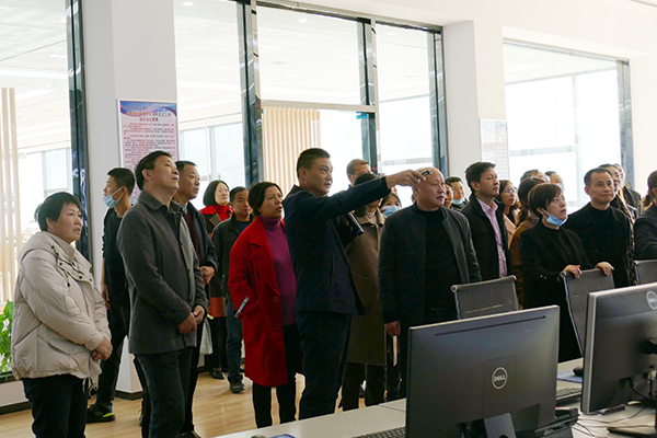 1606961144552496.jpg 參觀(guān)三樓中控室.jpg