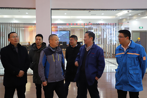 1607043172198491.jpg 中控參觀(guān)(修改).jpg