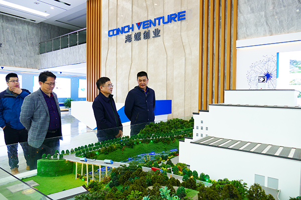 1616395407825875.jpg 參觀(guān)VI展廳.jpg