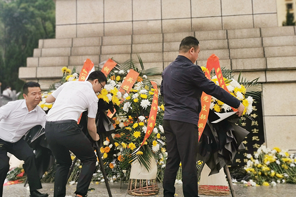 1713429512589572.jpg 獻花.jpg