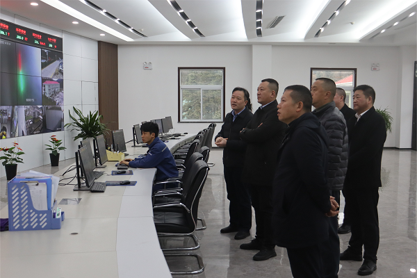 昭通市生態(tài)環(huán)境局調研組到鎮雄海創(chuàng  )參觀(guān)指導.png